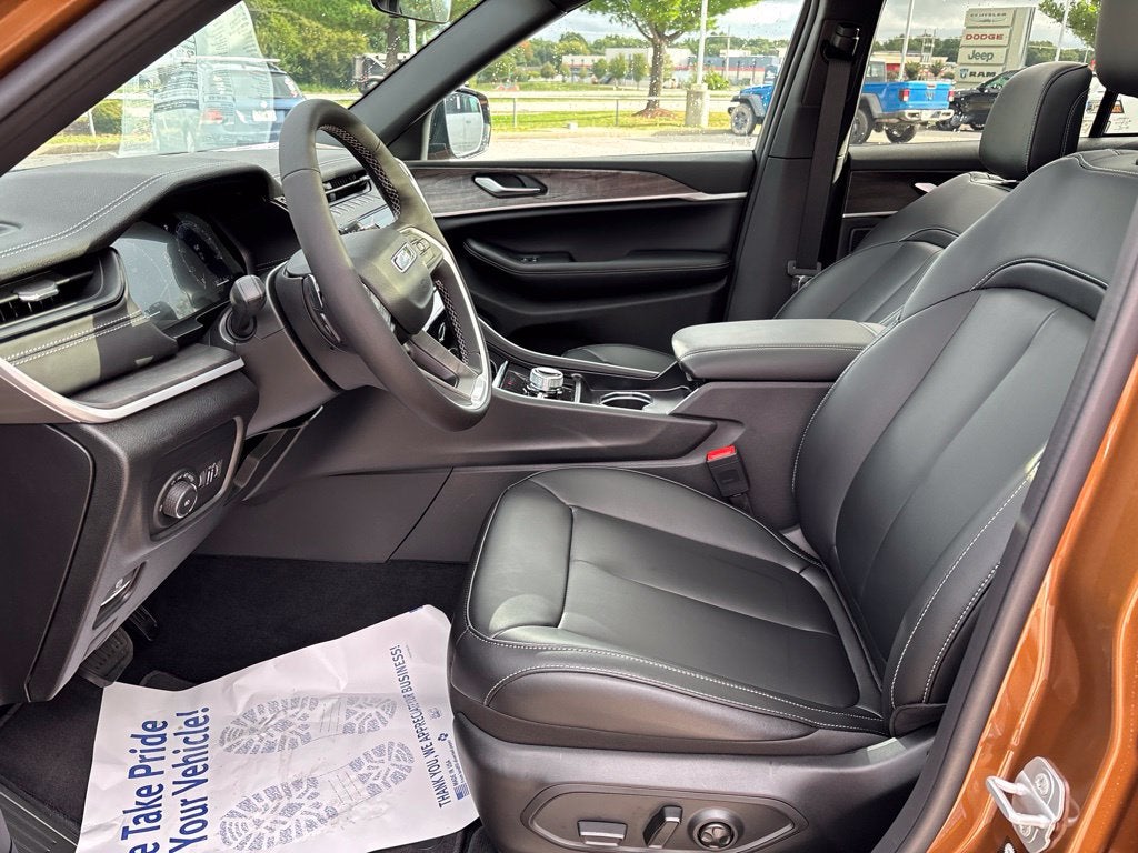 2027 Jeep Grand Cherokee GRAND CHEROKEE LIMITED 4X4