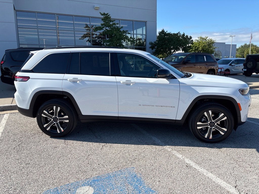 2027 Jeep Grand Cherokee GRAND CHEROKEE LIMITED 4X4