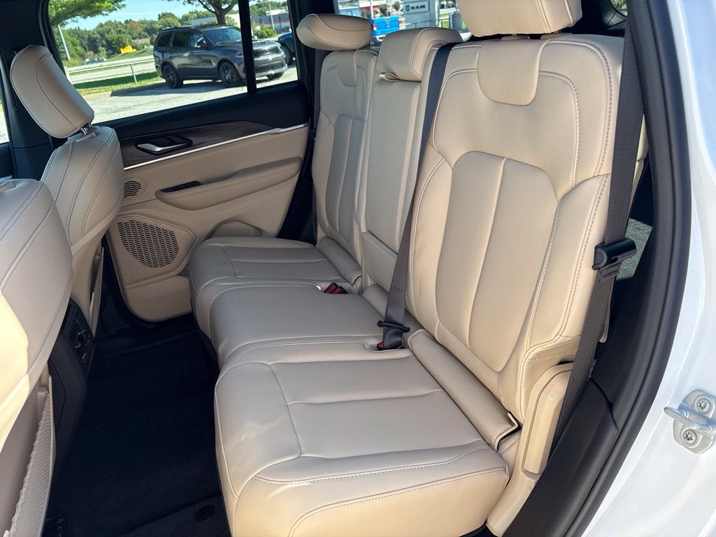 2027 Jeep Grand Cherokee GRAND CHEROKEE LIMITED 4X4