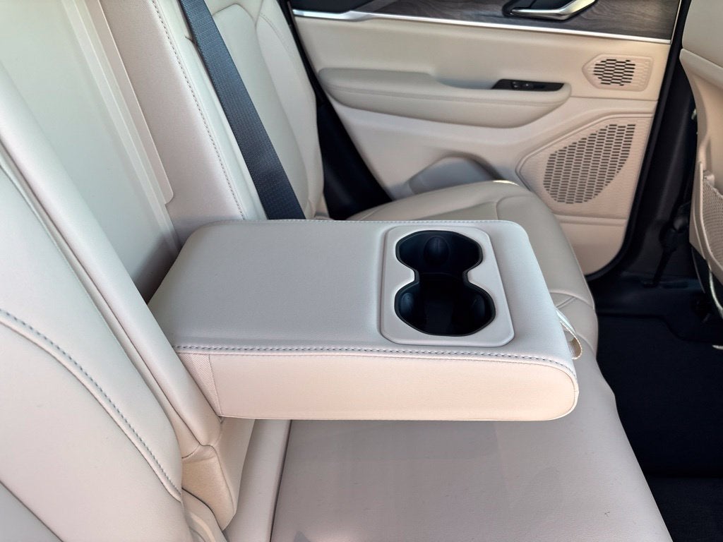 2027 Jeep Grand Cherokee GRAND CHEROKEE LIMITED 4X4