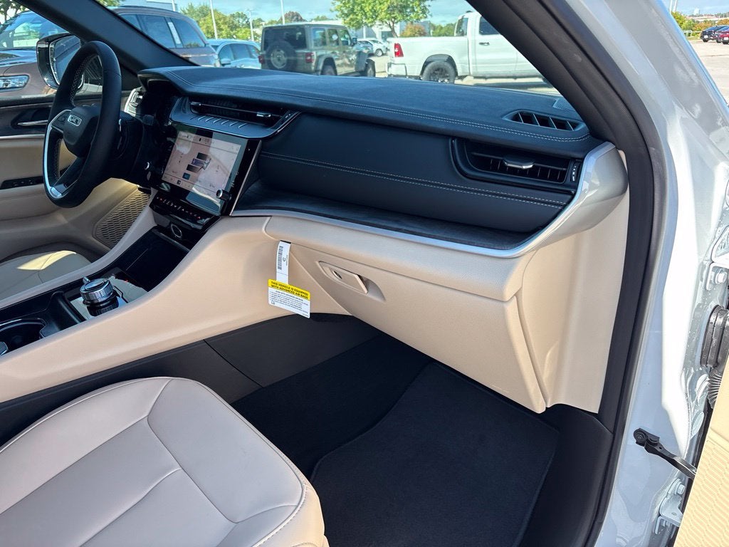2027 Jeep Grand Cherokee GRAND CHEROKEE LIMITED 4X4