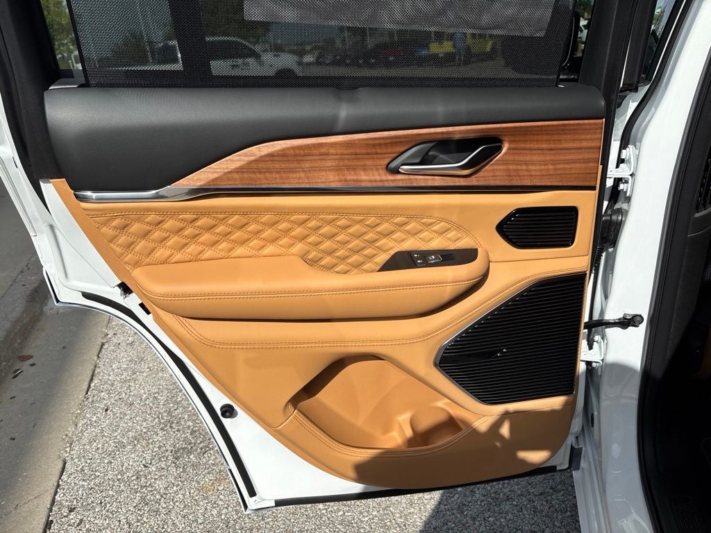 2027 Jeep Grand Cherokee GRAND CHEROKEE SUMMIT 4X4