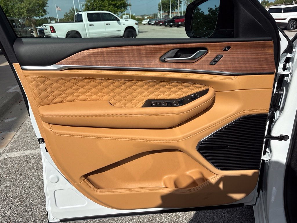2027 Jeep Grand Cherokee GRAND CHEROKEE SUMMIT 4X4