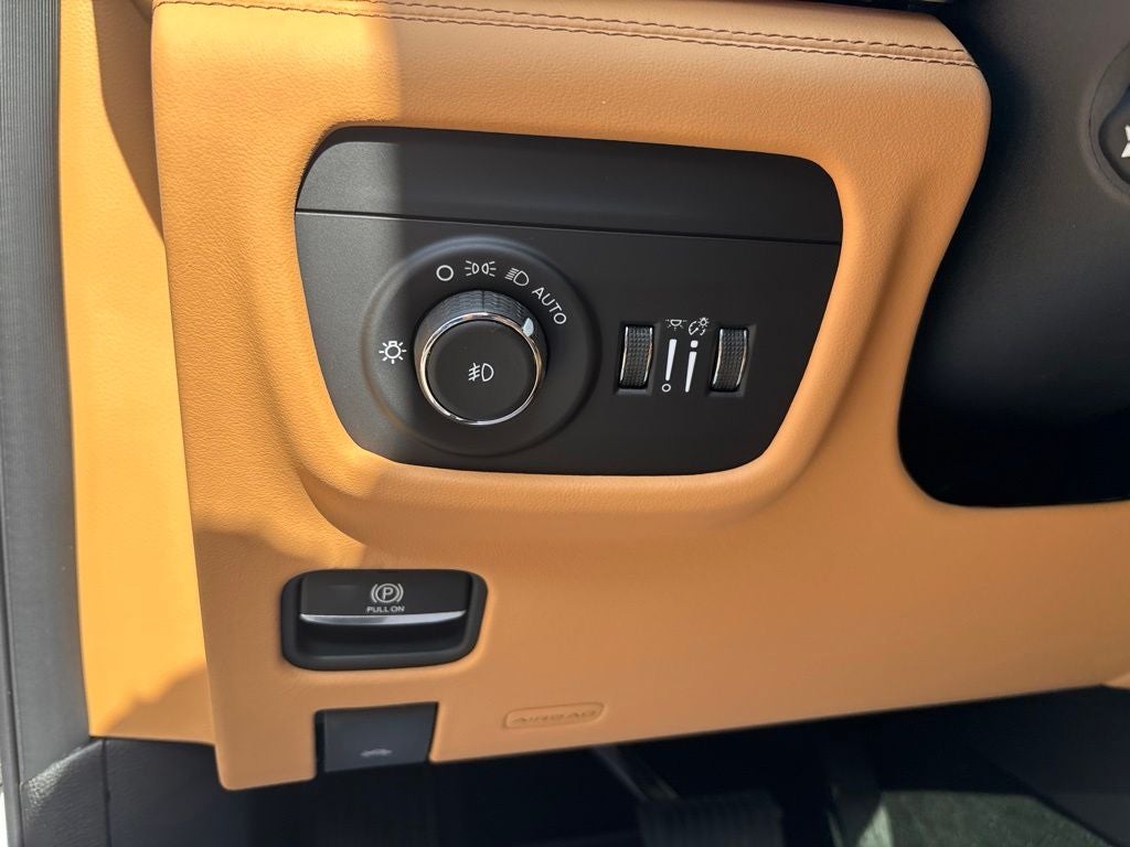 2027 Jeep Grand Cherokee GRAND CHEROKEE SUMMIT 4X4