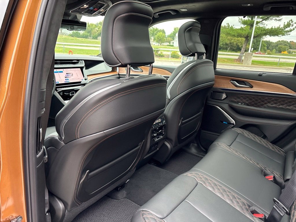2027 Jeep Grand Cherokee GRAND CHEROKEE SUMMIT 4X4