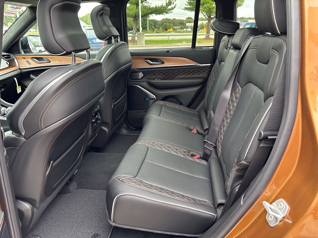 2027 Jeep Grand Cherokee GRAND CHEROKEE SUMMIT 4X4