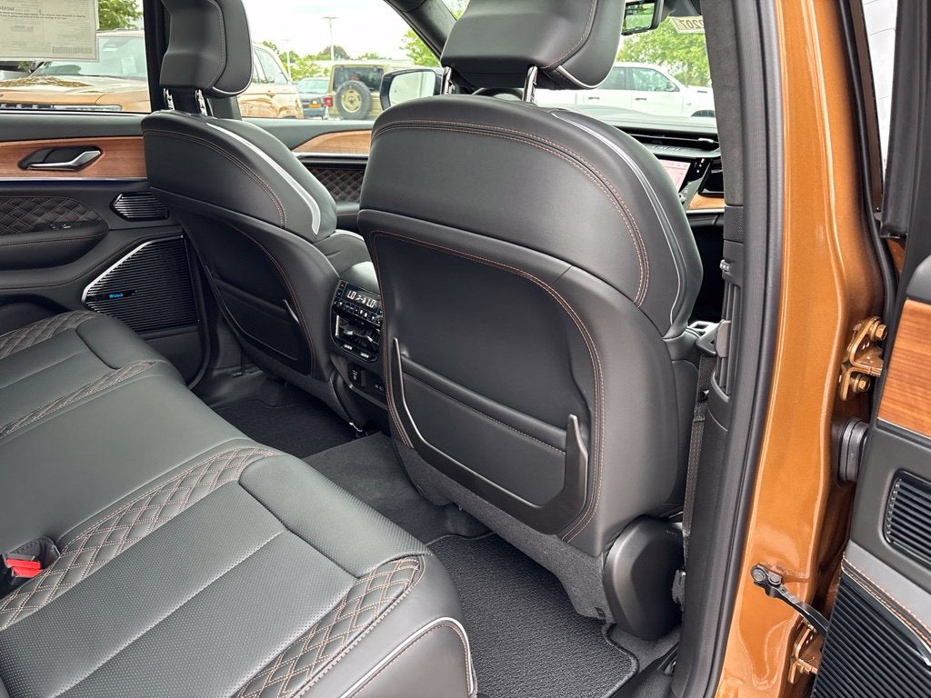2027 Jeep Grand Cherokee GRAND CHEROKEE SUMMIT 4X4