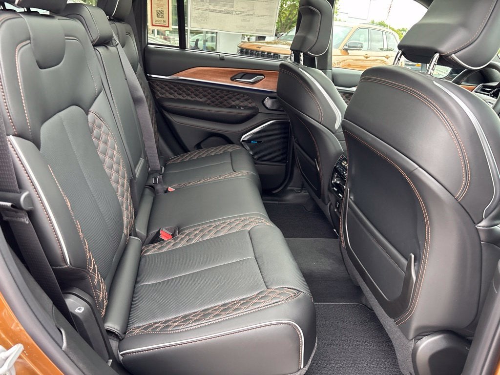 2027 Jeep Grand Cherokee GRAND CHEROKEE SUMMIT 4X4