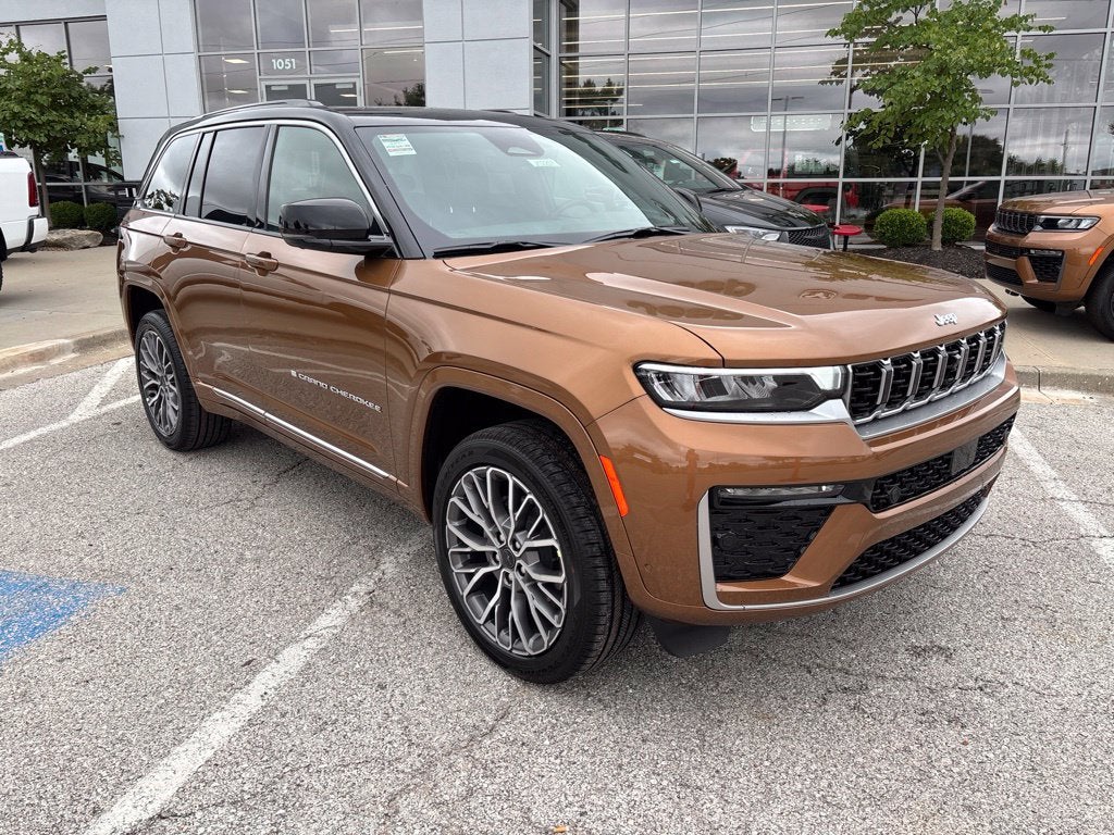 2027 Jeep Grand Cherokee GRAND CHEROKEE SUMMIT 4X4