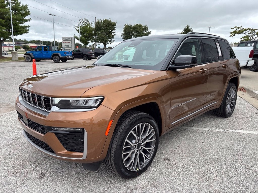 2027 Jeep Grand Cherokee GRAND CHEROKEE SUMMIT 4X4