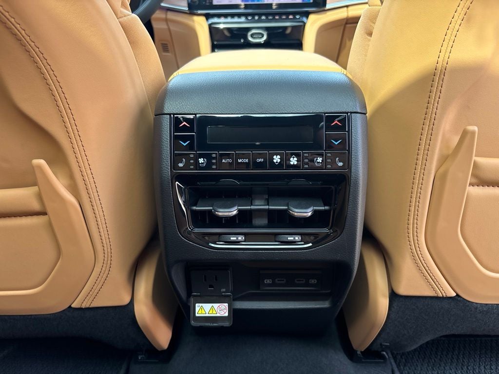 2027 Jeep Grand Cherokee GRAND CHEROKEE SUMMIT 4X4