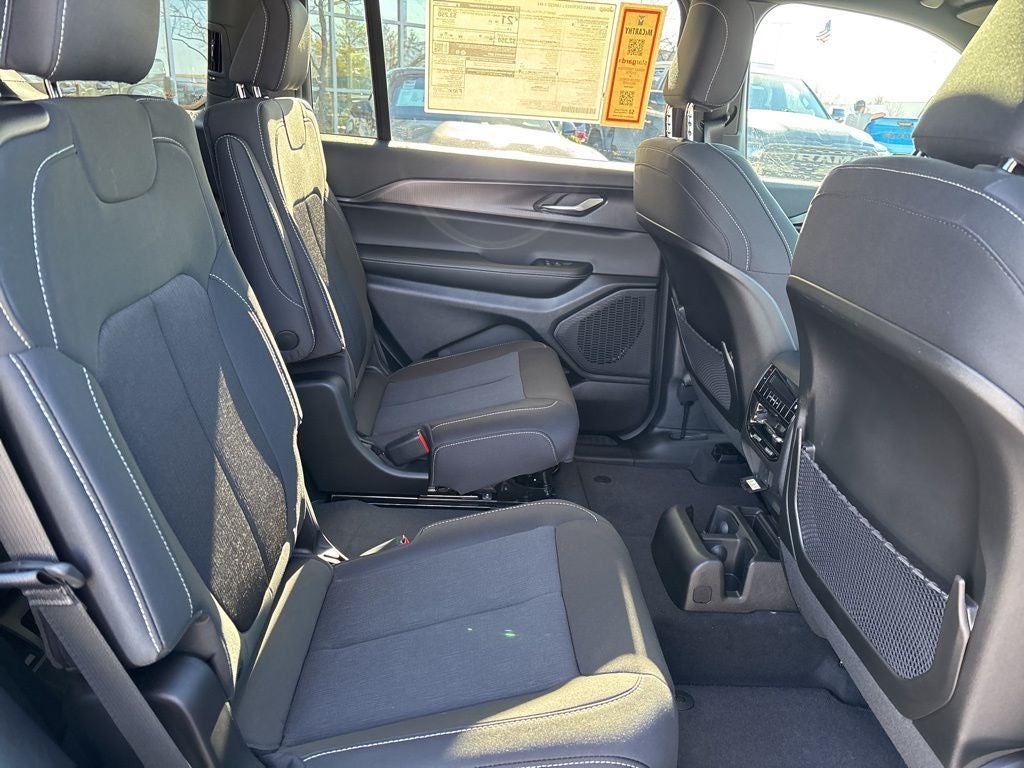 2026 Jeep Grand Cherokee GRAND CHEROKEE L LAREDO X 4X4