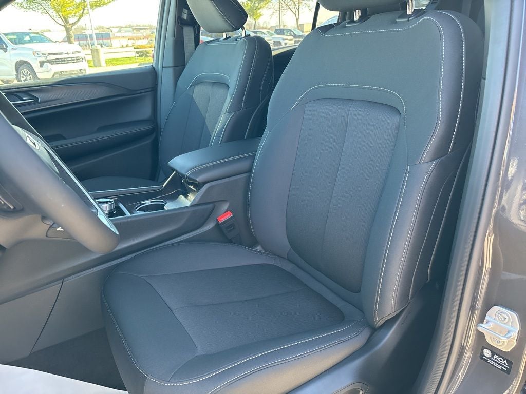 2026 Jeep Grand Cherokee GRAND CHEROKEE L LAREDO X 4X4