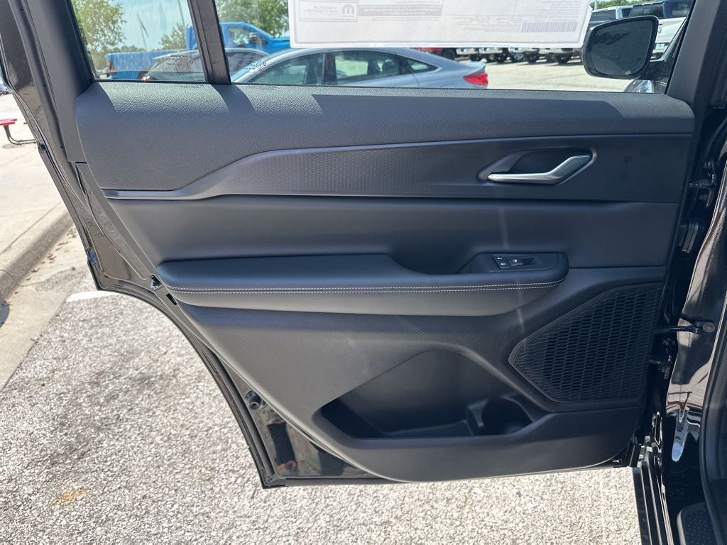 2025 Jeep Grand Cherokee GRAND CHEROKEE L LAREDO X 4X4