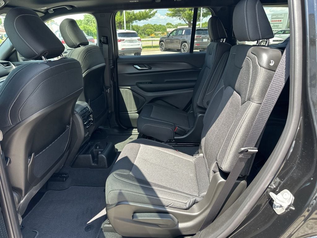 2025 Jeep Grand Cherokee GRAND CHEROKEE L LAREDO X 4X4