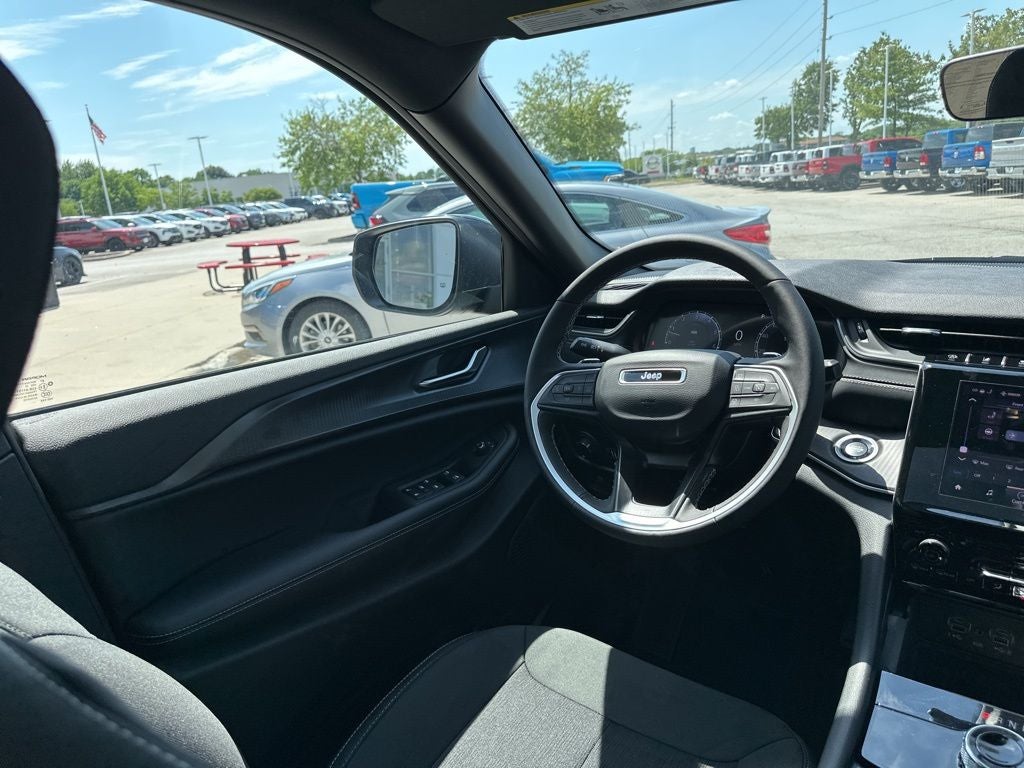 2025 Jeep Grand Cherokee GRAND CHEROKEE L LAREDO X 4X4