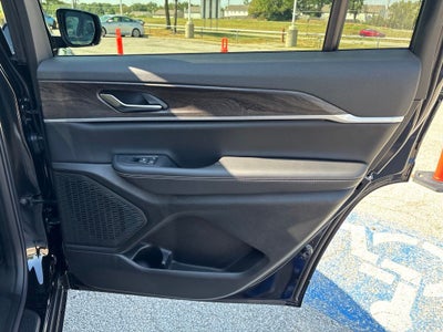 2027 Jeep Grand Cherokee Laredo Altitude