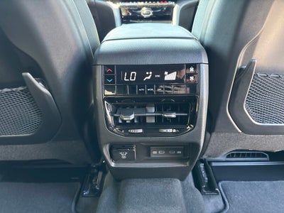 2027 Jeep Grand Cherokee Laredo Altitude