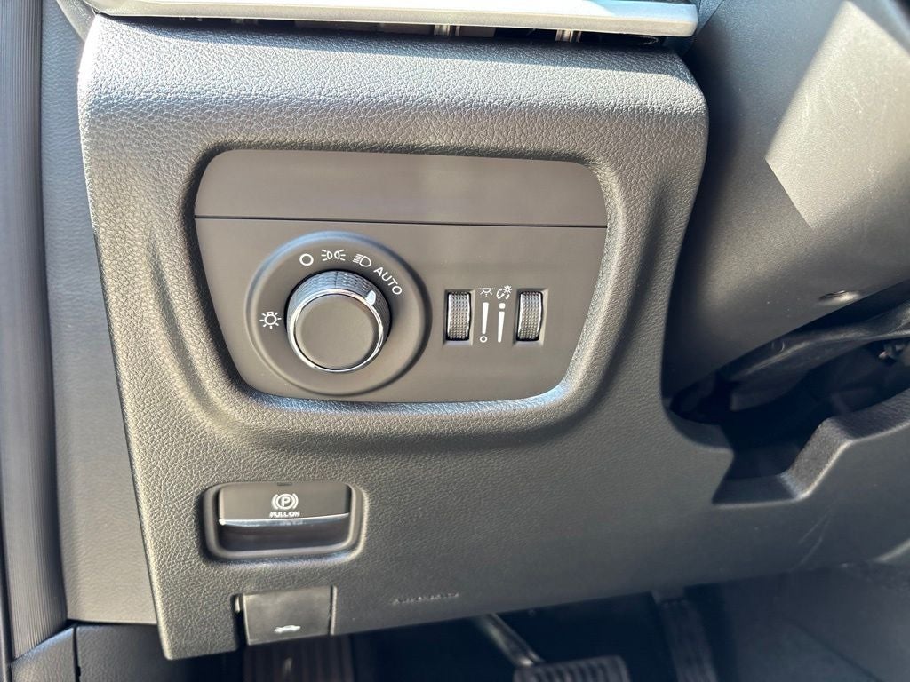 2027 Jeep Grand Cherokee Laredo Altitude