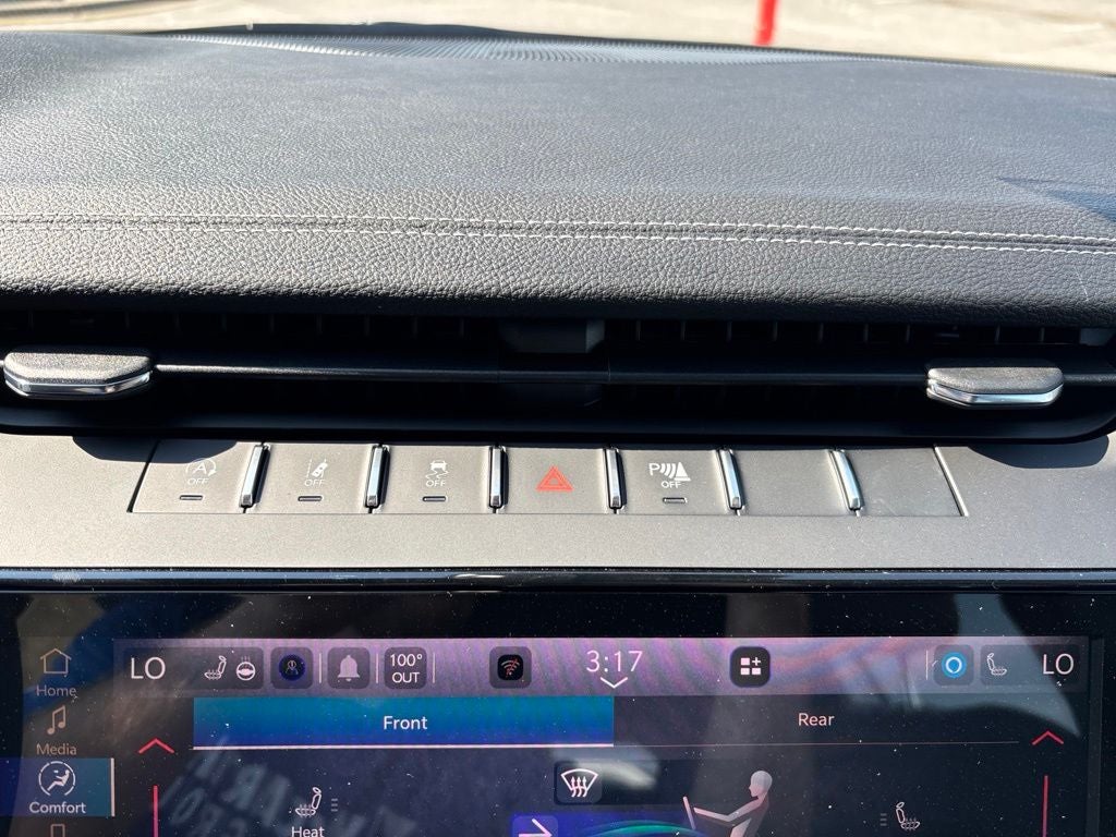 2027 Jeep Grand Cherokee Laredo Altitude
