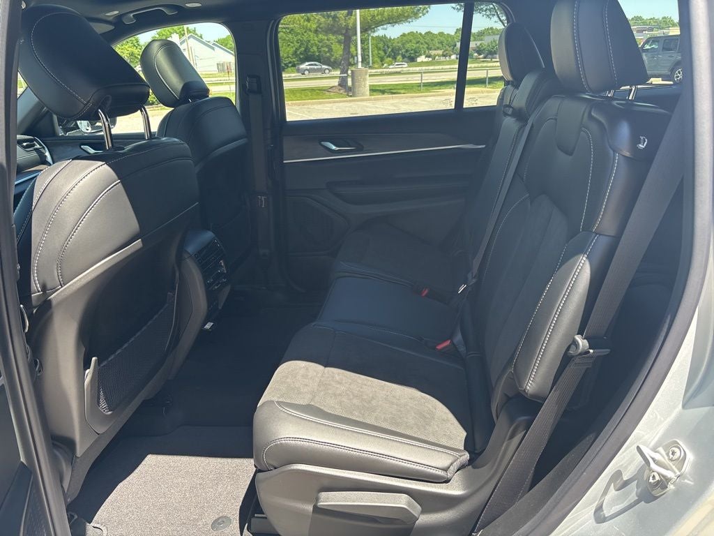 2026 Jeep Grand Cherokee GRAND CHEROKEE L LAREDO ALTITUDE 4X4