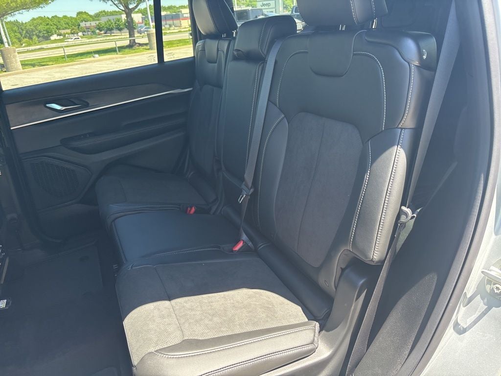 2026 Jeep Grand Cherokee GRAND CHEROKEE L LAREDO ALTITUDE 4X4
