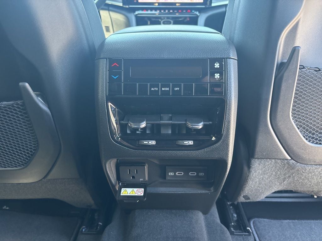 2026 Jeep Grand Cherokee GRAND CHEROKEE L LAREDO ALTITUDE 4X4