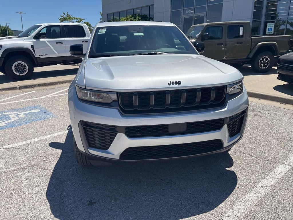 2026 Jeep Grand Cherokee GRAND CHEROKEE L LAREDO ALTITUDE 4X4