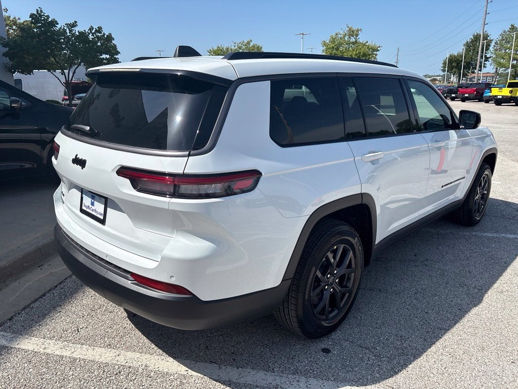 2027 Jeep Grand Cherokee GRAND CHEROKEE L LAREDO ALTITUDE 4X4