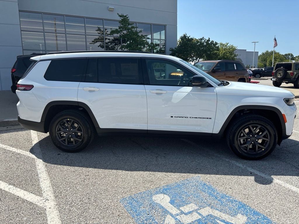 2027 Jeep Grand Cherokee GRAND CHEROKEE L LAREDO ALTITUDE 4X4