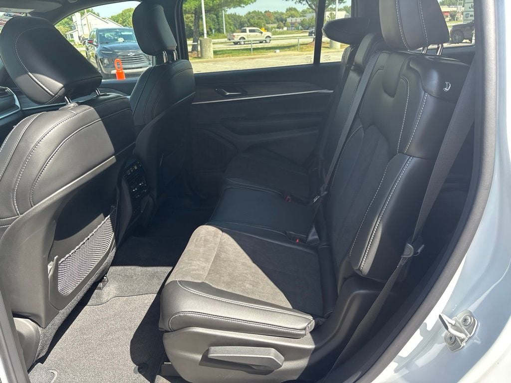 2027 Jeep Grand Cherokee GRAND CHEROKEE L LAREDO ALTITUDE 4X4