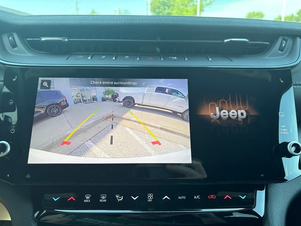 2027 Jeep Grand Cherokee GRAND CHEROKEE L LAREDO ALTITUDE 4X4
