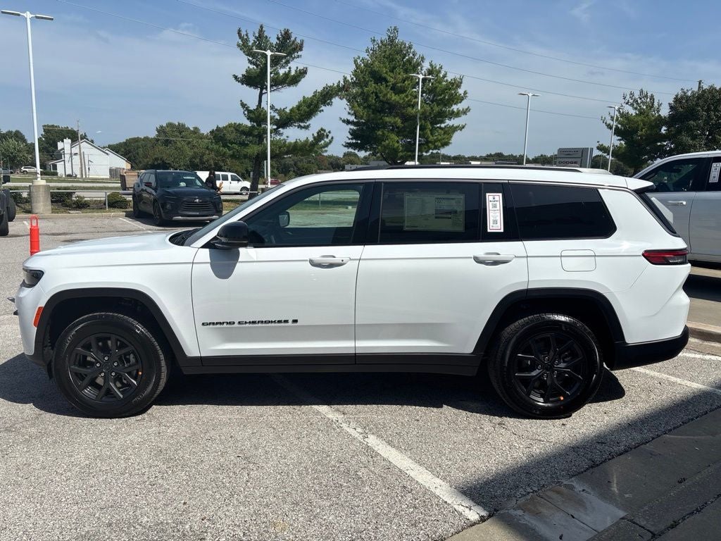 2027 Jeep Grand Cherokee GRAND CHEROKEE L LAREDO ALTITUDE 4X4