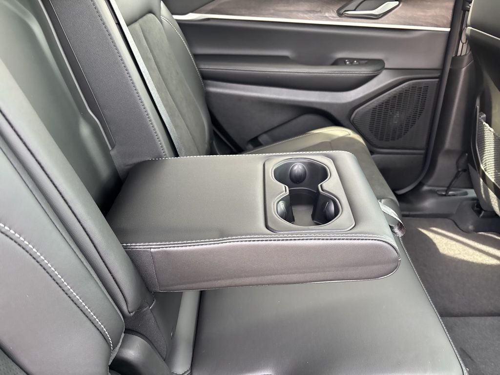 2026 Jeep Grand Cherokee GRAND CHEROKEE L LAREDO ALTITUDE 4X4