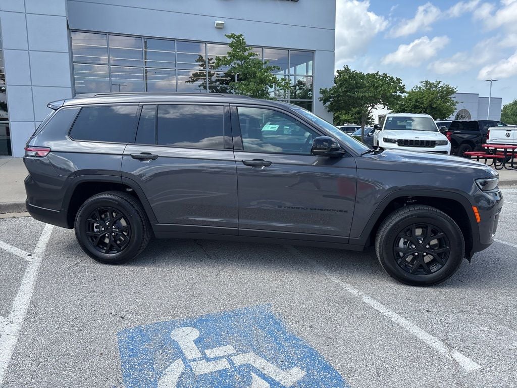 2026 Jeep Grand Cherokee GRAND CHEROKEE L LAREDO ALTITUDE 4X4