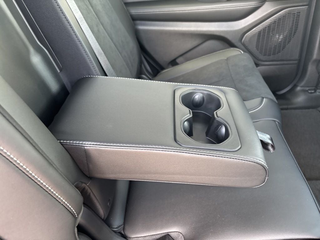2026 Jeep Grand Cherokee GRAND CHEROKEE L LAREDO ALTITUDE 4X4