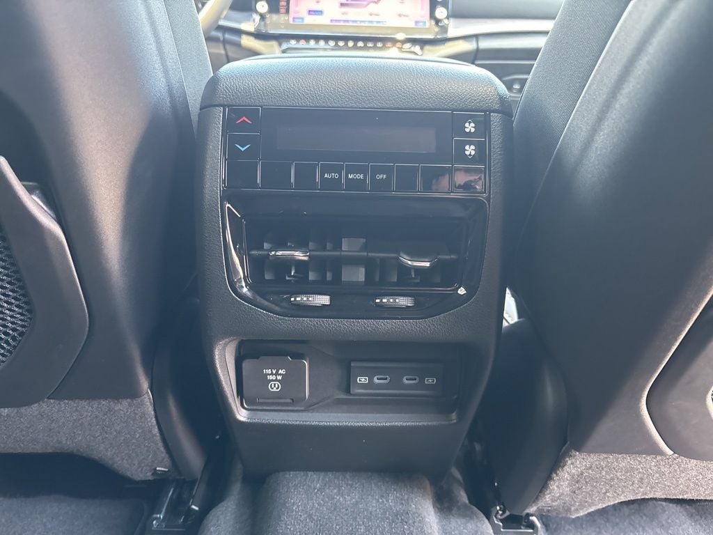 2026 Jeep Grand Cherokee GRAND CHEROKEE L LAREDO ALTITUDE 4X4