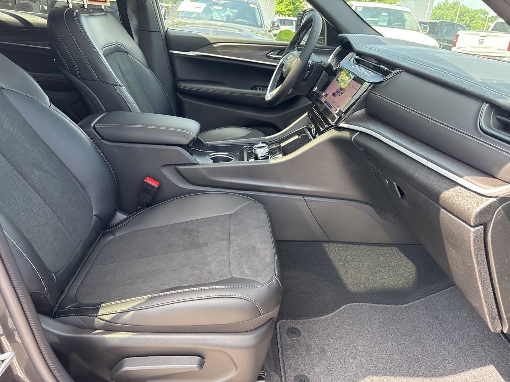 2026 Jeep Grand Cherokee GRAND CHEROKEE L LAREDO ALTITUDE 4X4
