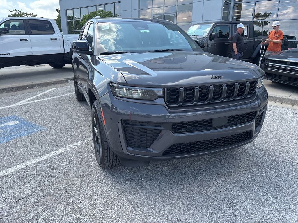 2026 Jeep Grand Cherokee GRAND CHEROKEE L LAREDO ALTITUDE 4X4