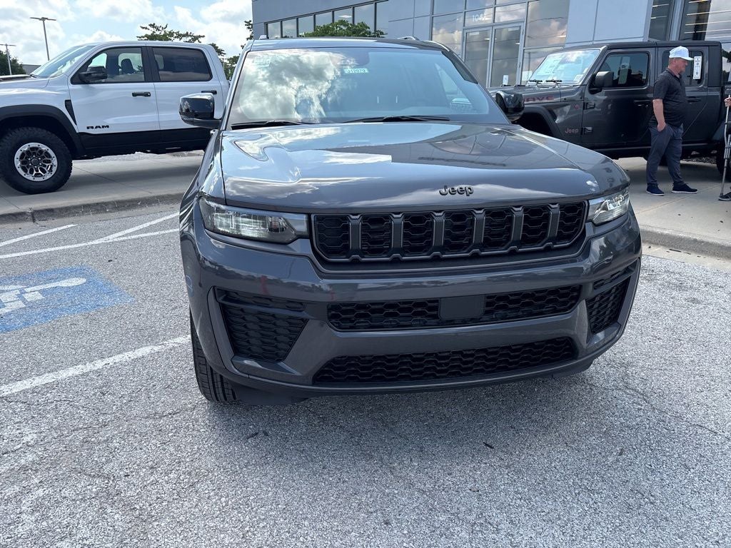 2026 Jeep Grand Cherokee GRAND CHEROKEE L LAREDO ALTITUDE 4X4