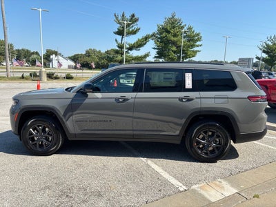 2027 Jeep Grand Cherokee Laredo Altitude