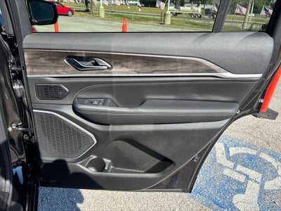 2027 Jeep Grand Cherokee Limited Reserve