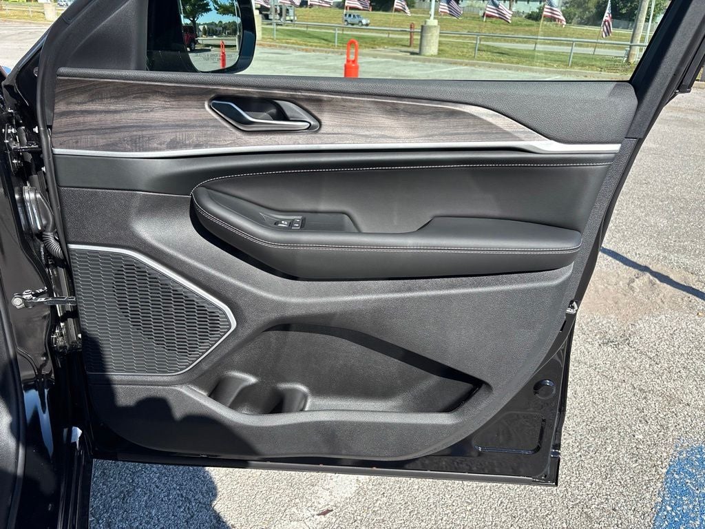 2027 Jeep Grand Cherokee Limited Reserve