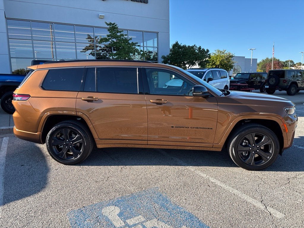 2027 Jeep Grand Cherokee GRAND CHEROKEE L LIMITED RESERVE 4X4