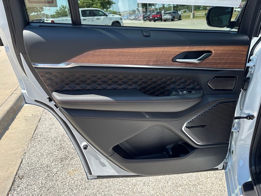 2027 Jeep Grand Cherokee Summit
