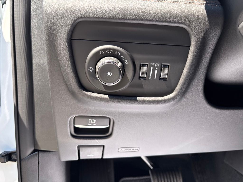 2027 Jeep Grand Cherokee Summit