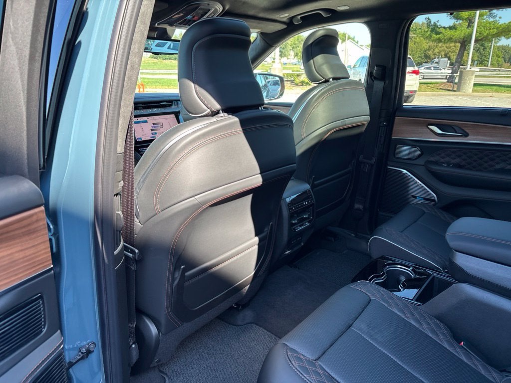 2027 Jeep Grand Cherokee GRAND CHEROKEE L SUMMIT 4X4