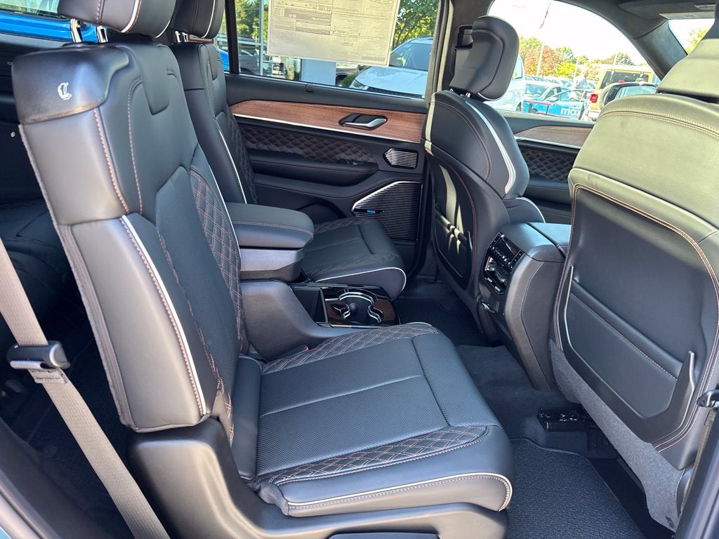 2027 Jeep Grand Cherokee GRAND CHEROKEE L SUMMIT 4X4