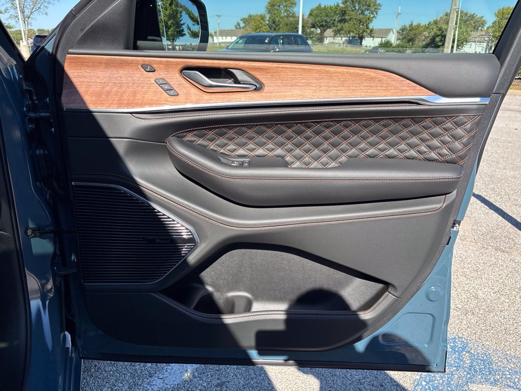 2027 Jeep Grand Cherokee GRAND CHEROKEE L SUMMIT 4X4