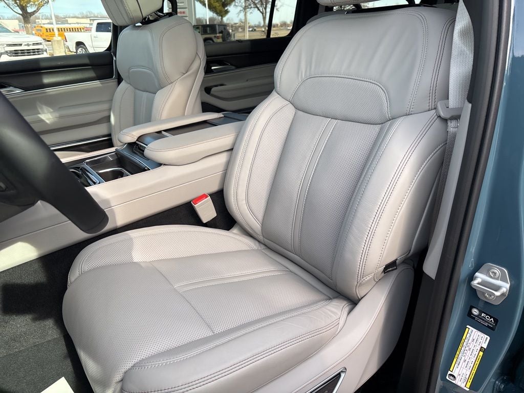 2026 Jeep Grand Wagoneer GRAND WAGONEER SUMMIT OBSIDIAN 4X4